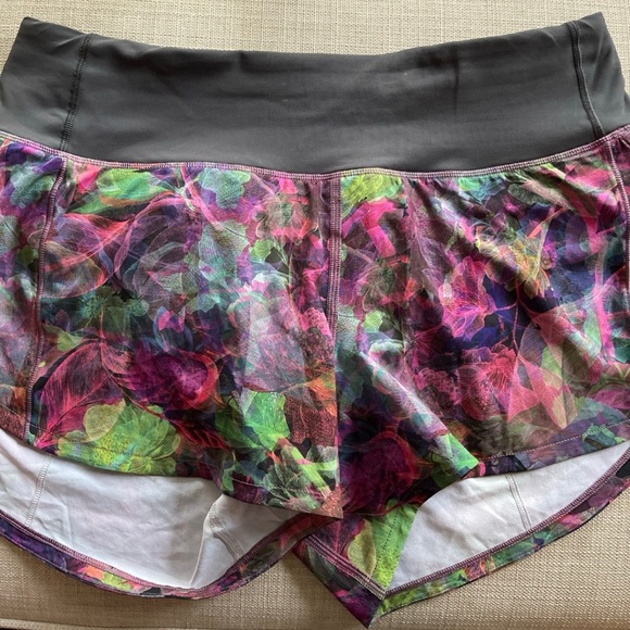 Lululemon speed up shorts size 6 - Picture 1 of 6